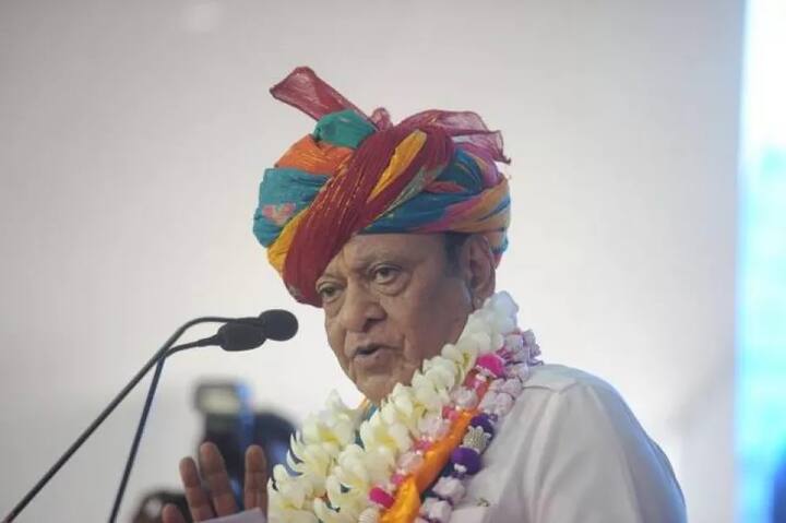 આ પત્રકાર પરિષદમાં શંકરસિંહ વાઘેલાએ પોતે ફરી કોંગ્રેસમાં જોડાઈ શકે છે તેવા સંકેત આપ્યા હતા. શંકરસિંહ વાઘેલાએ કહ્યું કે, લોકસભાની ચૂંટણી આવી રહી છે તેથી હું ફરી સક્રિય થયો છું. હું કોને નડીશ તેની સમજ હોવાથી તેઓ મારી ક્રેડિબિલિટીને ઝાંખપ લાગે તે માટે મહેન્દ્રને લઈ ગયા છે.