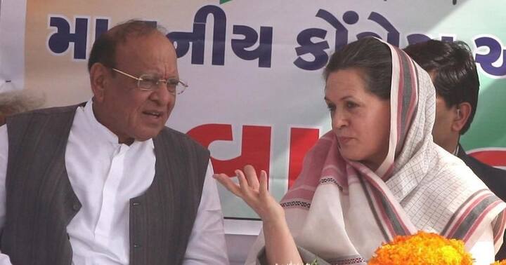 શંકરસિંહે પોતે ફરી કોંગ્રેસમાં જોડાઈ શકે છે તેવા સંકેત આપતાં કોંગ્રેસનાં વખાણ કર્યાં. વાઘેલાએ જણાવ્યું કે, ભાજપ કે પછી દેશની કોઈ પણ પાર્ટીમાં આંતરિક લોકશાહી નથી જ્યારે કોંગ્રેસ જેવી ડેમોક્રેટિક પાર્ટી દેશમાં કોઈ નથી. વાઘેલાના આ નિવેદનથી તે પાછા કોંગ્રેસ ભણી ઢળી રહ્યા હોવાનું મનાય છે.