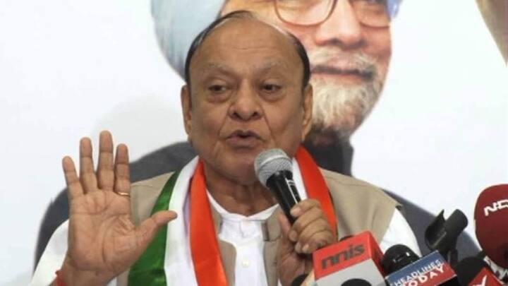 ગાંધીનગરઃ કોંગ્રેસના ભૂતપૂર્વ ધારાસભ્ય અને શંકરસિંહ વાઘેલાના પુત્ર મહેન્દ્રસિંહ વાઘેલાએ શનિવારે અચાનક ભાજપનો ખેસ ધારણ કરી લીધો તે સામે શંકરસિંહ વાઘેલાએ પોતે નારાજ હોવાની જાહેરાત કરી છે. વાઘેલાએ એમ પણ જણાવ્યું કે, જરૂર પડે તો તેઓ મહેન્દ્રસિંહની વિરુદ્ધ ચૂંટણી પ્રચાર પણ કરી શકે છે.