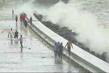 મુંબઈમાં હાઈ ટાઈડના કારણે 5 મીટર ઉછળ્યા મોજા, લોકોને દરિયા કિનારે ન જવા BMCની સૂચના