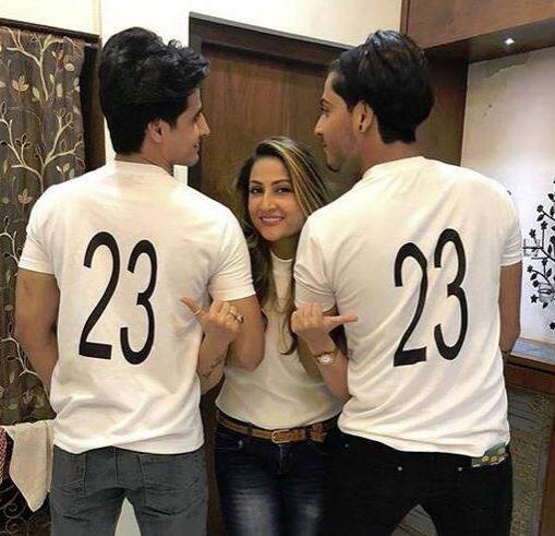 થોડા સમય પહેલા જ તેણે પોતાના 23 વર્ષના જુડવા દિકરાઓ સાથેની તસવીર શેર કરી તેમને જન્મદિવસની શુભેચ્છાઓ પાઠવી હતી. 