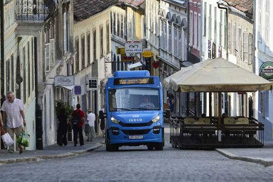 કહેવાય છે કે ક્રોએશિયા દુનિયાના એ દેશોમાં સામેલ છે, જ્યાં ધ્રૂમપાન પ્રતિબંધિત છે. ક્રોએશિયા નોર્વે બાદ આવો દેશ છે જ્યાં લોકો પાસે સૌથી વધુ ટેક્સ વસૂલવામાં આવે છે.