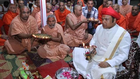 વડતાલ સ્વામિનારાયણ મંદિરના ગાદીપતિ તરીકે કોર્ટે ક્યા આચાર્યના દાવાને રાખ્યો માન્ય? જાણો વિગત વડતાલ સ્વામિનારાયણ મંદિરના ગાદીપતિ તરીકે કોર્ટે ક્યા આચાર્યના દાવાને રાખ્યો માન્ય? જાણો વિગત