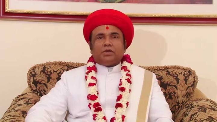  દક્ષિણ ઝોન સત્સંગ મહાસભાએ એક ઠરાવ કરીને તેમને પદ પરથી હટાવી દીધા હતા. અજેન્દ્રપ્રસાદ આ મામલે કોર્ટમાં ગયા હતા. 11 જુનના દિવસે થયેલી સુનાવણી વખતે ન્યાયાધીશ રજા પર હોવાથી આ કેસની સુનાવણી 22મી જૂન પર મુલતવી રાખવામાં આવી હતી.જે બાદ 16 જુલાઈની તારીખની મુદ્દત પડી હતી.