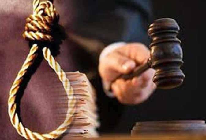 ચાર દિવસ પહેલાં થયેલી આ અરજીની તપાસમાં સરથાણા પોલીસ રીતસર ચકરાવે ચડી હતી. અરજીમાં મોબાઇલ નંબર નહિ હોવા સાથે એડ્રેસ પણ ખોટું લખાયું હતુ. વળી, પીડિતા અને તેના પરિવારનો કોઇ પત્તો નહીં લાગતા પોલીસ તપાસ આગળ વધી જ શકી નથી.