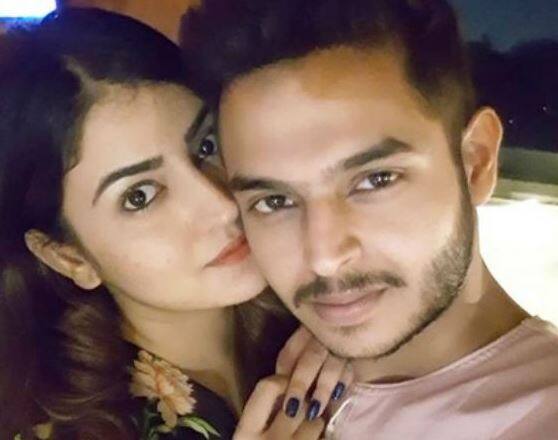 થોડા સમય પહેલા કોમેડિયન સિદ્ધાર્થ સાગર અચાનક ગુમ થવાના કારણે ચર્ચામાં આવ્યો હતો. સિદ્ધાર્થનો પત્તો મેળવવા અનેક લોકોએ સોશિયલ મીડિયા પર ઝુંબેશ શરૂ કરી હતી. આખરે સિદ્ધાર્થ સામે આવ્યો હતો અને ચોંકાવનારા ખુલાસા કર્યા હતા. કોમેડિયને જણાવ્યું હતું કે, તેની માતા તેને ડ્રગ્સ આપતી હતી અને જબરદસ્તી તેને પાગલખાનામાં મોકલી દેવાયો હતો.