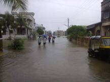 મેઘરાજાનું રૌદ્ર સ્વરૂપ: તળાવ ફાટતાં અંકલેશ્વરની સોસાયટીઓ પાણીથી તરબોળ, જુઓ આ રહી તસવીરો