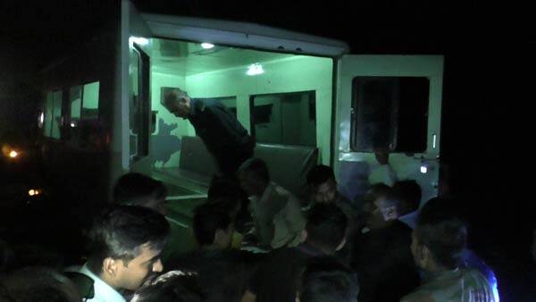 આ ઉપરાંત એક વ્યક્તિને ગંભીર હાલતમાં રાજકોટ હોસ્પિટલમાં ખસેડાઈ છે. મોરબી તરફથી રાજકોટ આવી રહેલી ઇકો કાર રાત્રે નવેક વાગ્યે ટંકારા-કાગદડી વચ્ચે સાંઇ શક્તિ હોટેલ પાસે પહોંચી હતી ત્યારે મહારાષ્ટ્ર પાસિંગની ટ્રક કાર સાથે ધડાકાભેર અથડાતાં રાજકોટના 8ના લોકોનાં મોત થયા હતા.