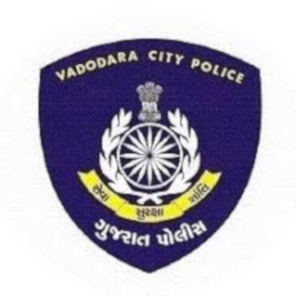 બીજીતરફ રૂહીએ એવો દાવો કર્યો કે, મેં અને પરેશે બેલ્જિયમમાં હિન્દુ મંદિરમાં લગ્ન કર્યા છે. અમે બન્ને છેલ્લા 13 વર્ષથી સાથે જ રહીએ છીએ, અમે વિદેશમાં લગ્ન કર્યા હોવાથી મારી પાસે સર્ટિફિકેટ નથી. મારા પતિ હાલ દિલ્હીમાં કામ અર્થે ગયા છે. આ બંને યુવતીની વાતોથી પોલીસ ગૂંચવાઈ ગઈ છે.