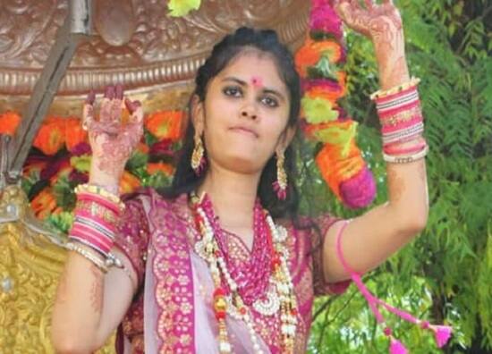 ડો. હીના હિંગડેનો વર્ષીદાન વરઘોડો યોજાયો હતો. જેમાં મોટી સંખ્યામાં જૈન આચાર્યો અને લોકો જોડાયા હતા. ડો. હીનાકુમારી હિંગડે આવતી કાલે 18 જુલાઈ(બુધવારે) આચાર્ય ભગવંત યશોવર્મસૂરિજીની નિશ્રામાં દીક્ષા ગ્રહણ કરશે. 