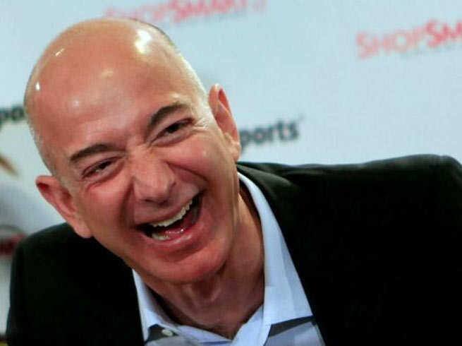 જેફ બેઝૉસ કહે છે કે, તે દિવસનો અંત એ કામથી કરતા જેની મેકેન્ઝી બહુજ પ્રસંશા કરતી, અને આ કામ છે ઘરના વાસણ માંજવાનું. તેઓ કહે છે કે 'હું એ વાતથી એકદમ સહમત છું કે, જેટલો સમય કામ કરુ છુ તેમાંથી આ સૌથી સારુ છે.'