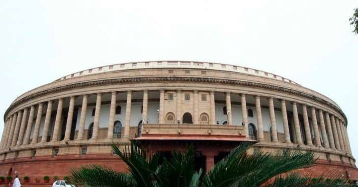 જોકે સંસદની કાર્યવાહી શરૂ થતાં જ લોકસભામાં મોબ લિન્ચિંગ મુદ્દે વિપક્ષે જોરદાર હંગામો શરૂ કર્યો હતો. એનસીપીના તારિક અનવર, સીપીએમના મોહમ્મદ સલીમ, આરએસપીના એન કે પ્રેમચંદ્રન, કોમગ્રેસના વરિષ્ઠ નેતા મલ્લિકાર્જુન ખડગે અને કે સી વેણુગોપાલે સરકાર વિરૂદ્ધ અવિશ્વાસનો પ્રસ્તાવ લાવવાની નોટિસ આી છે.