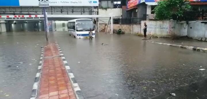 ગાંધીનગરઃ સૌરાષ્ટ્રમાં સતત પાંચમા દિવસે વરસાદે તબાહી મચાવી છે. માધવપુર અને ઘેડમાં 10 ઇંચ, માંગરોળમાં આઠ, માળિયામાં સાત ઇંચ વરસાદ ખાબક્યો હતો. સૌરાષ્ટ્ર અને દક્ષિણ ગુજરાતમાં ભારે વરસાદને કારણે પૂરની સ્થિતિ છે તેવામાં હજુ ઉત્તર ગુજરાત અને અમદાવાદ વરસાદ માટે વલખા મારી રહ્યા છે. હવામાન વિભાગે આગાહી કરી છે કે આગામી 24 કલાકમાં સમગ્ર રાજ્યમાં ભારે વરસાદ પડી શકે છે. અમદાવાદમાં વહેલી સવારથી જ વાદળછાયું વાતારણ જોવા મળી રહ્યું છે.