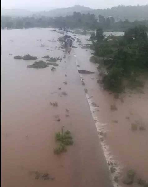 આ ઉપરાંત જામનગરના કાલાવાડમાં ત્રણ ઇંચ અને ગીર સોમનાથના તલાલામાં અઢી ઇંચ, ડાંગના વઘઇમાં અઢી ઇંચ અને ગીર સોમનાથમાં અઢી ઇંચ વરસાદ વરસ્યો છે. 