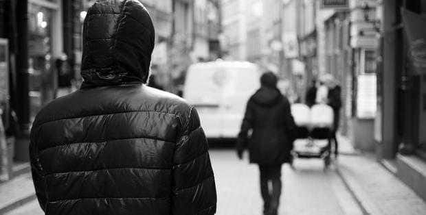 સંતોષ પરીણિતાની છેડતી કરીને તેની સાથે શારીરિક સંબંધો બાંધવાની માગણી પણ કરતો હતો. યુવતીએ પોતે પરીણિત છે તેવું કહ્યું છતાં તે માનતો નહોતો. ભૂતપૂર્વ પતિના વર્તનથી આ રીતે હેરાન-પરેશાન થઈ ગયેલી પરિણીતાએ આખરે તેના પૂર્વ પતિ સામે છેડતીનો ગુનો નોંધાવ્યો છે.