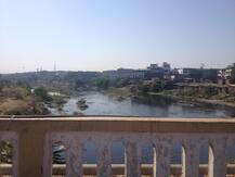 સુરતઃ પાણી બતાવવા જતાં અઢી વર્ષનો દીકરો હાથમાંથી નદીમાં પડીને તણાઈ ગયો, બચવા માટે યુવકે ઘડી કાઢી કેવી કથા?