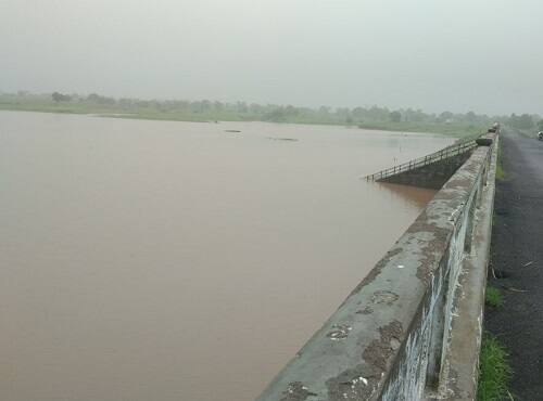 દાંતામાં 6 ઈંચ વરસાદ ખાબક્યો હતો જેના કારણે નીચાણવાળા વિસ્તારમાં પાણી ભરાઈ ગયા હતાં. ધનસુરામાં 5 ઈંચ, સતલાસણામાં 4 ઈંચ, અમીરગઢમાં 4 ઈંચ, ખેબ્રહ્મામાં 3 ઈંચ અને વિજયનગરમાં 3 ઈંચથી વધારે વરસાદ ખાબક્યો હતો. 