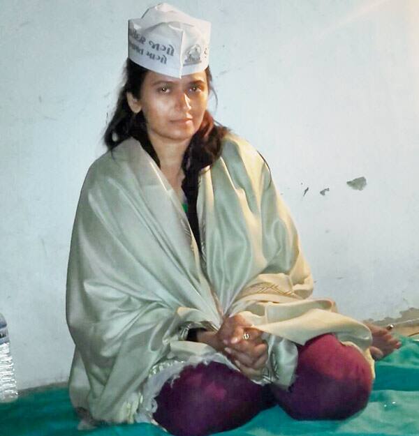 આ કેસના અન્ય આરોપી હાર્દિકે પણ જામીન માટે કોર્ટમાં અરજી કરી છે. આજે તેના જામીન પણ મંજૂર કરવામાં આવી શકે છે. પાંચ ફેસબૂક પ્રોફાઈલ પૈકીની એક પ્રોફાઈલ પાટીદાર આંદોલનકારની હોવાની વિગતો પણ બહાર આવી હતી પણ કોઈ પગલાં નહોતાં લેવાયાં. રેશમા પટેલ વતી તેમના ભાઈ અને ઠક્કરબાપાનગરમાં રહેતા પાર્થ ઉર્ફે સન્ની ઉંજીયાએ ક્રાઈમ બ્રાન્ચના સાયબર સેલમાં  નવેમ્બર 2017માં ફરિયાદ નોંધાવી હતી.