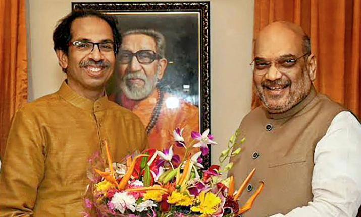 પહેલા એવી ચર્ચા હતી કે શિવસેના સરકારને સાથ આપશે. ગુરુવારે ભાજપ અધ્યક્ષ અમિત શાહે ઉદ્ધવ ઠાકરેને ફોન કર્યો હતો. ત્યારપછી જાણવા મળ્યું હતું કે, શિવસેના મોદી સરકારના સમર્થનમાં વોટિંગ કરશે. જોકે આજે સામાનામાં શિવસેનાએ પોતાનું વલણ સ્પષ્ટ કર્યું છે અને તે મોદી સરકારનું સમર્થન નહીં કરે. જોકે પક્ષે આ મામલે સત્તાવાર કોઈ નિવેદન આપ્યું નથી.