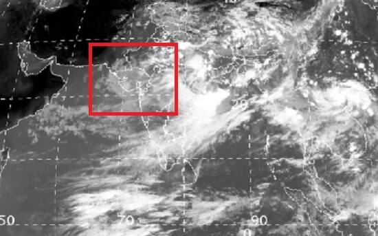 હવામાન ખાતા દ્વારા જણાવાયું છે કે, ઉત્તર ગુજરાતમાં શનિવારે ભારેથી અતિભારે વરસાદ પડી શકે છે. વરસાદનું જોર રવિવારથી થોડું ઓછું થશે, પરંતુ 24 જુલાઈથી સમગ્ર ગુજરાતમાં ચોમાસું ફરી જોર પકડશે અને લગભગ દરેક વિસ્તારોમાં ભારેથી અતિભારે વરસાદ પડી શકે છે.