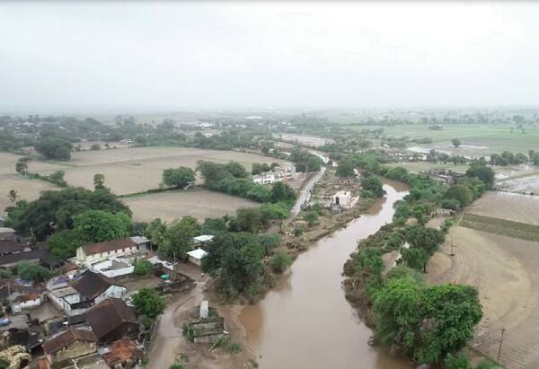 નોંધનીય છે કે જે પ્રમાણે હવામાન વિભાગ દ્વારા આગાહી આપવામાં આવી હતી તે જ રીતે ઉત્તર ગુજરાતમાં શુક્રવારે ભારે વરસાદ વરસ્યો હતો. જેના કારણે શહેરોમાં પાણી ભરાઈ ગયા હતા. જ્યારે ઘણી જગ્યાએ તો ઘરોમાં પાણી ઘૂસી ગયા હતાં. ઉપરવાસમાં ભારે વરસાદના કારણે ઉત્તર ગુજરાતની નદીઓ બે કાંઠે વહેતી થઈ હતી. 