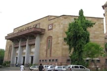 ગુ. યુનિવર્સિટીની મહિલા પ્રોફેસર સામે M.philની વિદ્યાર્થીનીએ નોંધાવી ફરિયાદ, પાસ કરવા માટે 50 હજારની માંગ કરી હોવાનો આરોપ