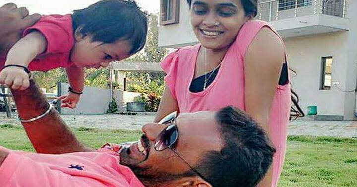 આ કારણે હું પંદરેક દિવસથી અપસેટ હતો તેથી મને નીવને મારી નાંખવાનો વિચાર આવેલો. પતિની આ કબૂલાતના આધારે પત્નિ બ્રેનાએ પલસાણા પોલીસ સ્ટેશનમાં ફરિયાદ નોંધાવતાં પોલીસે નિશિતની ધરપકડ કરી છે. નિવ જે રીતે અલગ અલગ વાતો કરી રહ્યો છે તેના કારણે પોલીસને તે સાચું નથી બોલી રહ્યો એવું લાગે છે.