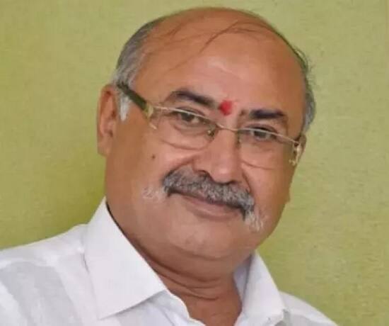 સમગ્ર મામલે ભાજપના પ્રદેશ પ્રમુખ જીતુ વાઘાણીને પૂછતા તેમણે જણાવ્યું હતું કે, જયંતી ભાનુશાલી દોષિત પુરવાર ન થાય ત્યાં સુધી ભાજપમાં જ રહેશે. 