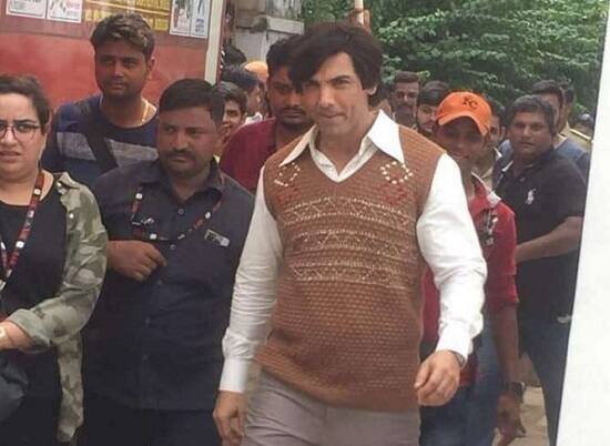 ધર્મજમાં ‘રો’ ફિલ્મનું શૂટિંગ કરવામાં આવ્યું હતું. આ ફિલ્મમાં જ્હોન અબ્રાહમ છે તેના શૂટિંગ માટે ધર્મજમાં અલગ-અલગ જગ્યા શૂટિંગ કરવામાં આવ્યું હતું. ધર્મજમાં ફિલ્મનું શૂટિંગ ચાલી રહ્યું હતું તે દરમિયાન જોવા માટે ગામના લોકોનાં ટોળાં વળ્યા હતાં. 