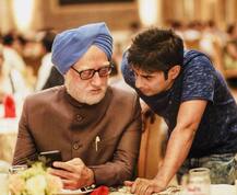 એકસાથે જોવા મળ્યા \'ધ એક્સીડેન્ટલ પ્રાઇમ મિનિસ્ટર\'ના કલાકારો, અનુપમ ખેરે શેર કરી તસવીર