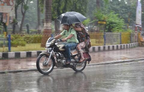 અમદાવાદ સહિત ગુજરાતમાં કઈ કઈ જગ્યા પડી શકે ભારે વરસાદ, જાણો વિગત અમદાવાદ સહિત ગુજરાતમાં કઈ કઈ જગ્યા પડી શકે ભારે વરસાદ, જાણો વિગત