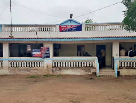 પ્રશાંત ચંદુભાઇ શીંગરખીયા- પીએસઆઈ, ક્રાઇમ બ્રાંચ, અમદાવાદ, તનુ ફઝર શેખ, નરોડા, અમદાવાદ, અંકિતાબેન રાજેન્દ્રકુમાર શાહ, આંબાવાડી, અમમદાવાદ, દિવ્યાબેન નારાયણદાસ બારામતી, મેમનગર, અમદાવાદ, કશીશબેન બચુભાઈ ભટ્ટ, જીવરાજ પાર્ક, અમદાવાદ, બ્રિજેશ બિપીન બારોટ, લો ગાર્ડન, અમદાવાદને પોલીસે પકડ્યા બાદ છોડી મૂક્યા હતાં. 