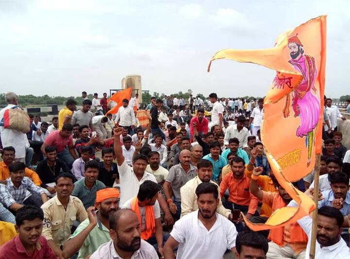 આ વિશે ડીએમ ઉદય ચૌધરીએ જણાવ્યું કે, સરકાર મૃતક કાકાસાહેબ શિંદેના પરિવારને 10 લાખ રૂપિયાની સહાય આપશે. સાથે તેના નાના ભાઇને સરકારી નોકરી પણ આપવામાં આવશે. 