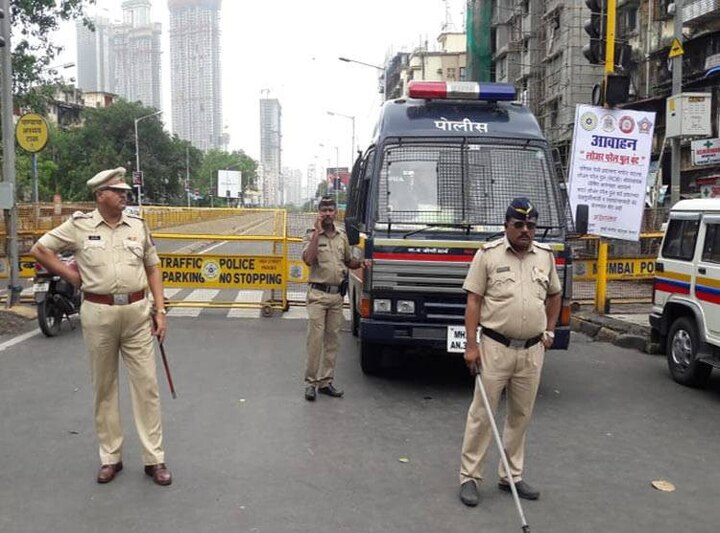 ઉલ્લેખનીય છે કે, મરાઠા અનામતની માંગ લાંબા સમયથી થઇ રહી છે, પણ થોડાક દિવસો પહેલા અનામતને લઇને આંદોલન ઉગ્ર બની ગયું છે. મુખ્યમંત્રી દેવેન્દ્ર ફડણવીસ વિરુદ્ધ લોકો નારાજગી વ્યક્ત કરી રહ્યાં છે અને મુખ્યમંત્રી પદથી રાજીનામું આપવાની માંગ કરી રહ્યાં છે. 