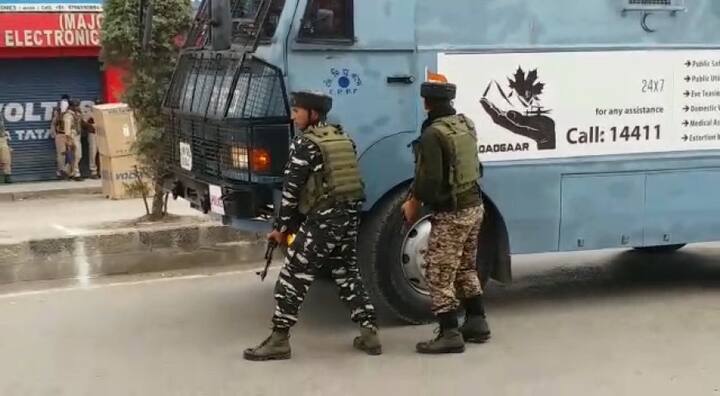 આ પહેલા જમ્મુ-કાશ્મીરના રાજોરી જિલ્લામાં નિયંત્રણ રેખા પાસે સેનાએ એક અજાણ્યા યુવકનો મૃતદેહ જપ્ત કર્યો હતો. આ વ્યકિત પાકિસ્તાની ઘુસણખોર હવાની આશંકા વ્યક્ત કરવામાં આવી રહી છે. પોલીસના એક અધિકારીએ જણાવ્યું કે 30 વર્ષના એક વ્યક્તિનો મૃતદેહ નૌશેરા સેક્ટરના સેર ગામથી મળી આવ્યો હતો. તેમણે જણાવ્યું કે મૃતક પાસે પાકિસ્તાની રૂપિયા, એક પોકેટ ડાયરીઅને પાકિસ્તાનની કેટલીક સિગારેટ મળી છે.અધિકારીએ જણાવ્યું કે, નિયંત્રણ રેખા પાર કરતી વખતે કરંટવાળા તારના કારણે તેમનું મોત થયું હોવાનું માનવામાં આવી રહ્યું છે.