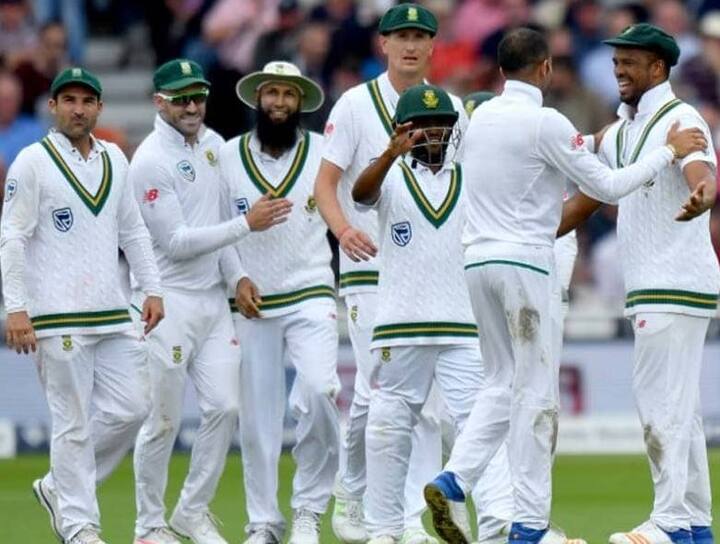 જે બાદ 427 ટેસ્ટ સાથે સાઉથ આફ્રિકા પાંચમા, 426 ટેસ્ટ સાથે ન્યૂઝિલેન્ડ છઠ્ઠા, 415 ટેસ્ટ સાથે પાકિસ્તાન સાતમા, 274 ટેસ્ટ સાથે શ્રીલંકા આઠમા, 108 ટેસ્ટ સાથે બાંગ્લાદેશ નવમા અને 105 ટેસ્ટ સાથે ઝિમ્બાબ્વે 10માં ક્રમે છે. આ ઉપરાંત આઈસીસી વર્લ્ડ ઇલેવન, અફઘાનિસ્તાન અને આયરલેન્ડ એક-એક ટેસ્ટ રમી ચુક્યા છે. અત્યાર સુધીમાં કુલ 2313 ટેસ્ટ મેચ રમાઈ ચુકી છે. 