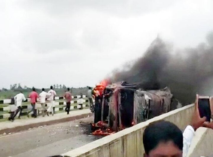 કહેવાઇ રહ્યુ છે કે પ્રદર્શનકારીઓએ અનેક ગાડીઓને ફૂંકી મારી હતી અને બે પ્રદર્શનકારીઓએ આત્મહત્યા કરવાનો પ્રયાસ કર્યો હર્યો હતો. મહારાષ્ટ્ર બંધમાં સૌથી વધુ અસર ઔરંગાબાદના આસપાસના જિલ્લાઓમાં જોવા મળી રહી છે. જ્યાં કાલે અનામતના પક્ષમાં કાઢવામાં આવેલી રેલીમાં એક પ્રદર્શનકારીનું મોત થઇ ગયું હતું. 