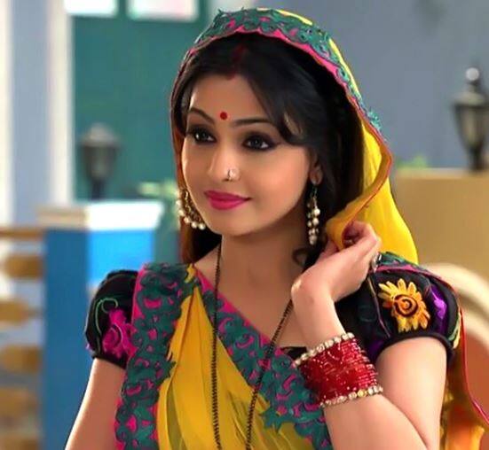 અંગુરી ભાભીએ તેના નવા લુક અંગે કહ્યું કે, “શ્રીદેવીએ તમામ પાત્ર બખૂબી નિભાવ્યા અને ખાસ કરીને ચાર્લી ચેપ્લિનનો રોલ. જો હું તેના રોલને થોડો પણ ન્યાય આપી શકીશ તો ઘણું કહેવાશે. તે અનેક લોકો સહિત મારા માટે રોલ મોડેલ હતી. હું તેની સાથે સંકળાયેલી યાદોને તાજી કરી રહું છું. આ વાતનો મને ગર્વ છે.”