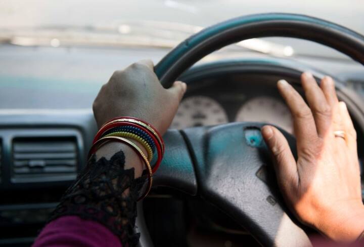 બસ ડેપોની નજીક સતલુજ ચોક પાસે મોતા સિંહ નગરમાં શનિવારે સવારે 6.30 વાગે કાર ચુનમુન ચોક તરફ જઈ રહેલી કારે બાઈકને ટક્કર મારી દીધી હતી. એક્સિડન્ટના કારણે બાઈક ચલાવનાર જગદીશ રોડ સાઈડ પર પડી ગયો હતો અને પાછળ બેઠેલી ટીચર અને બાઈક 20 મીટર સુધી ઘસડાયા હતા. કારમાંથી એક બાજુથી છોકરી બહાર આવી અને બીજી તરફથી ડ્રાઈવર. પોલીસે પહેલાં તો તે બંનેની ધરપકડ કરી લીધી હતી પરંતુ અમિષાના પિતાએ બેલ બાઉન્ડ ભરીને તેને જામીન અપાવ્યા છે.