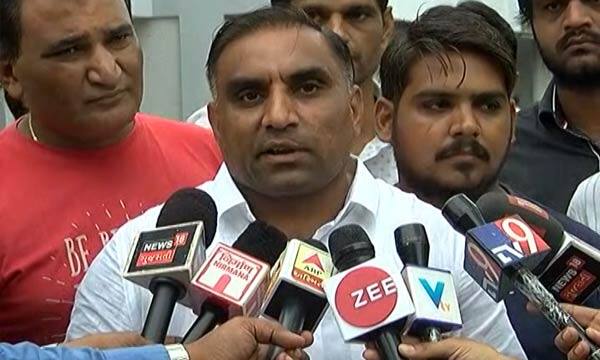 આ રેલી દરમ્યાન ભાજપના ધારાસભ્યની ઋષિકેશ પટેલની ઓફીસમાં તોડફોડ, કેમેરા તોડવા અને મોબાઈલ લૂંટવાની ફરિયાદ મામલે નોંધાઈ હતી. આ કેસમાં કુલ 17 આરોપીઓ હતા. આ આરોપીઓમાં પાસના હાર્દિક પટેલ અને સરદાર પટેલ ગ્રુપ (એસપીજી)ના લાલજી પટેલનો સમાવેશ થતો હતો.