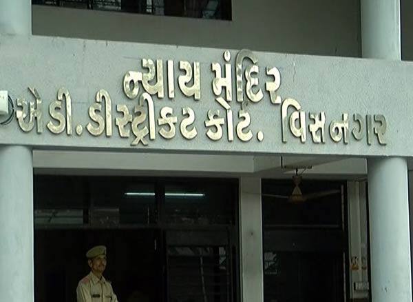 ધારાસભ્યને 40 હજારનું વળતર ચુકવવાનો આદેશ અપાયો છએ. જ્યારે કાર માલિકને એક લાખ વળતર આપવાનો આદેશ કરાયો છે. જ્યારે ફરિયાદીને દસ હજારનું વળતર તેમજ આરોપીઓને 50 હજારનો દંડ ફટકારાયો છે. 
