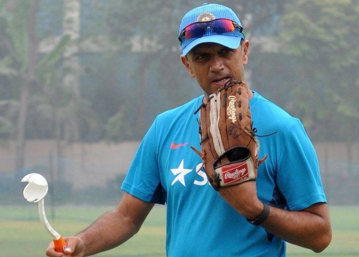 દ્રવિડને પૂછવામાં આવ્યું હતું કે, વર્તમાન બોલરોમાં તમને કોણ સૌથી વધારે પરેશાન કરી શકત ? જેના જવાબમાં તેણે કહ્યું કે ભુવનેશ્વર કુમાર અને કાગિસો રબાડા. આ ઉપરાંત રજા ગાળવા માટે જંગલમાં જવું તેને વધારે પસંદ હોવાનું કહ્યું હતું.