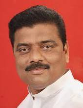  અશ્વિન કોટવાલની રાજકીય કરિયર પર નજર રાખવામાં આવે તો અશ્વિન કોટવાલને તેમના પિતા તરફથી રાજકીય વારસો મળ્યો છે. તેમના પિતા પણ વિજયનગર તાલુકા પંચાયતના પ્રમુખ રહ્યા હતા. વર્ષ 1996માં તેમણે કોંગ્રેસની વિદ્યાર્થી પાંખ એનએસયુઆઇથી શરૂઆત કરી અને વર્ષ 2001માં તેઓ કોંગ્રેસની યુવા પાંખ યુથ કોંગ્રેસના ઉપપ્રમુખ બન્યા હતા. બાદમાં વર્ષ 2004માં અશ્વિન કોટવાલ સાબરકાંઠા જિલ્લા પંચાયતના નેતા વિપક્ષ બન્યા હતા. વર્ષ 2007માં ખેડબ્રહ્મા બેઠક પરથી પ્રથમવાર ધારાસભ્ય બન્યા હતા. લોકસભા 2019 માટે સાબરકાંઠા બેઠક પર તેમની મજબૂત દાવેદારી માનવામાં આવી રહી છે