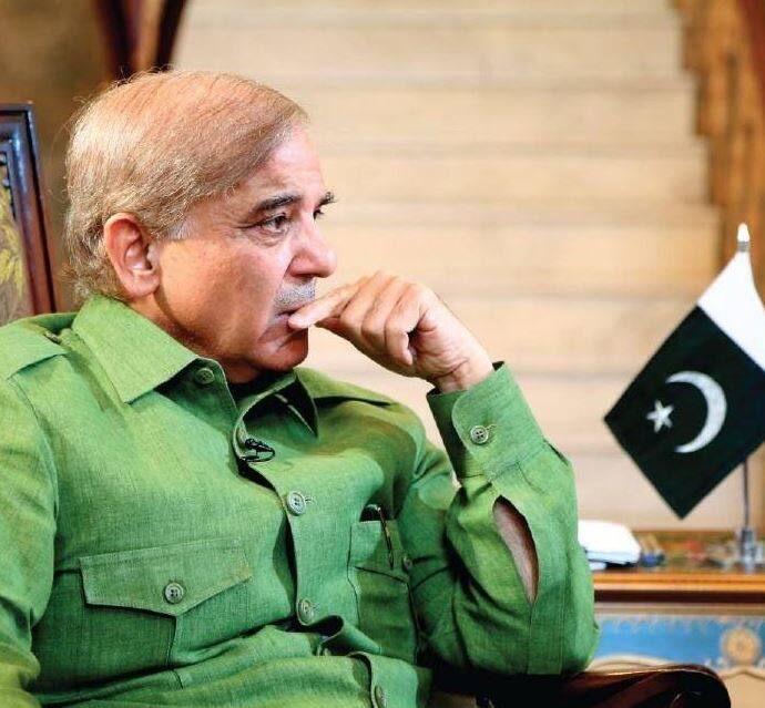 નવાજ શરીફની પાર્ટી પીએમએલ(એન)ની ચૂંટણીમાં હાર થઈ રહ્યાનું સામે આવ્યા બાદ તેના નાના ભાઈ શાહબાજ શરીફે પાકિસ્તાનના ઈતિહાસની સૌથી બેઇમાની ચૂંટણી હોવાનો આરોપ લગાવ્યો. તેણે કહ્યું કે, અમે પરિણામને નકારી કાઢીએ છીએ. ઈમરાન ખાને દગાથી ચૂંટણીમાં લીડ લીધી છે. અમારા અનેક સમર્થકોને મતગણતરી કેન્દ્રો પરથી બહાર કાઢી મૂકવામાં આવ્યા છે.