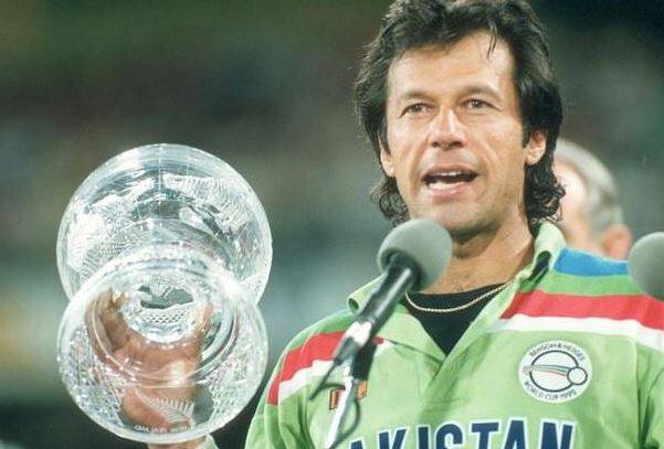 ઈમરાન ખાન પાકિસ્તાનની ક્રિકેટ ટીમનો કેપ્ટન રહી ચુક્યો છે. 1992માં ઈમરાનની કેપ્ટનશિપમાં પાકિસ્તાને પ્રથમ વખત વિશ્વ કપ જીત્યો હતો. ક્રિકેટમાંથી સંન્યાસ લીધા બાદ ઈમરાન ખાન તેનો મોટાભાગનો સમય સામાજિક કાર્યોમાં આપતો હતો. કેન્સરથી માતાના મોત બાદ ઈમરાને પાકિસ્તાનમાં મોટી કેન્સર હોસ્પિટલ બનાવી હતી.