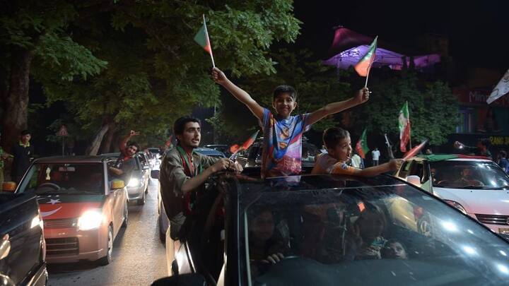 વલણોના હિસાબથી કહી શકાય કે પાકિસ્તાનની જનતાએ આતંકીઓને સંસદ જતા રોકી દીધા છે, એટલે કે નકારી કાઢ્યા છે. આ કારણે હાફિઝ સઇદને પણ મોટો ઝટકો લાગ્યો છે, જે ચૂંટણીના માધ્યમથી પાકિસ્તાનમાં રાજ કરવાના ફિરાકમાં હતો.