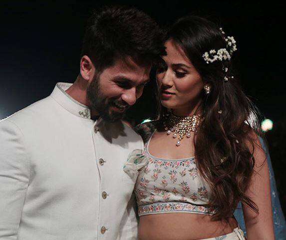 એક અહેવાલ મુજબ શાહિદ કપૂર અને મીરા રાજપૂતનો એક એડ માટે સંપર્ક કરવામાં આવ્યો છે. બંને કોઈ હોમ અપ્લાયંસની એડમાં સાથે જોવા મળી શકે છે. મીરાએ કોઈ વિદેશી બેબી પ્રોડક્ટની એડ માટે શૂટિંગ કર્યું છે. કહેવામાં આવી રહ્યું છે કે તેણે એક પ્રોફેશનલ એક્ટરની જેમ માત્ર એક ટેકમાં જ શૂટીંગ પુરૂ કરી નાખ્યું છે. 