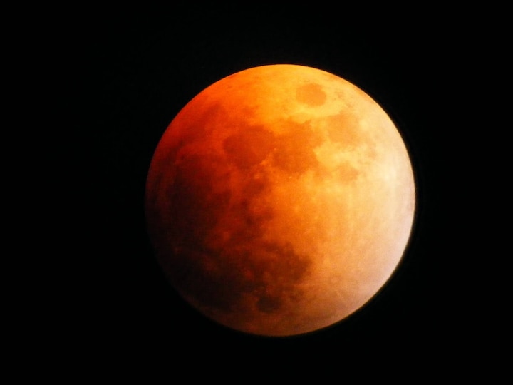 Lunar Eclipse 2021 or Blood Moon 2021  first and last total lunar eclipse of the year on may 26 india Lunar Eclipse 2021 : यंदाच्या वर्षातील पहिलं पूर्ण चंद्रग्रहण 26 मे रोजी, Blood Moon पाहण्याची संधी