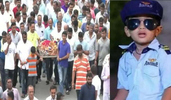 સુરત: બારડોલીના વણેસા ગામે સગા બાપે જ પોતાના જ દિકરા નિવને મીંઢોળા નદીમાં ફેંકી દીધાની ઘટના સામે આવી હતી. આ સમગ્ર ઘટનામાં ફાયરબ્રિગેડને માસૂમ નિવના મૃતદેહને શોધતા 10 દિવસ થયા હતા. 