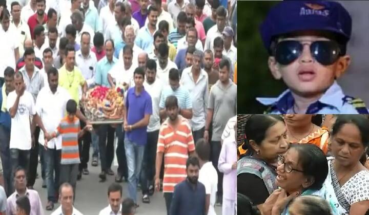 નિવની અંતિમ યાત્રામાં મહિલાઓએ હૈયાફાટ રૂદન જોવા મળ્યું હતું. મહિલાઓએ નિશિત પર પણ ફિટકાર વરસાવી હતી. આ ઉપરાંત નિવનું મોત થયું હોવાથી લોકો તેના બાપ નિશિત પર ફીટકાર વરસાવી રહ્યા છે.